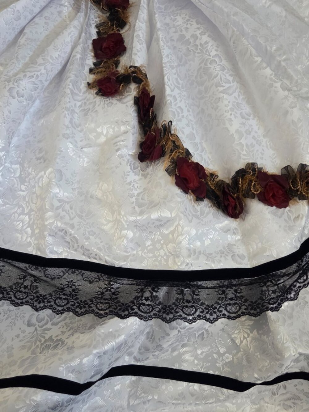 White Brocade Civil War Ball Gown Sz 6-12 - Picture 6 of 9